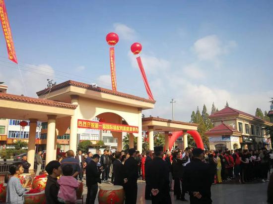 第一屆國際縫配網(wǎng)展啟動(dòng)儀式現(xiàn)場(chǎng)。東陽宣傳部提供